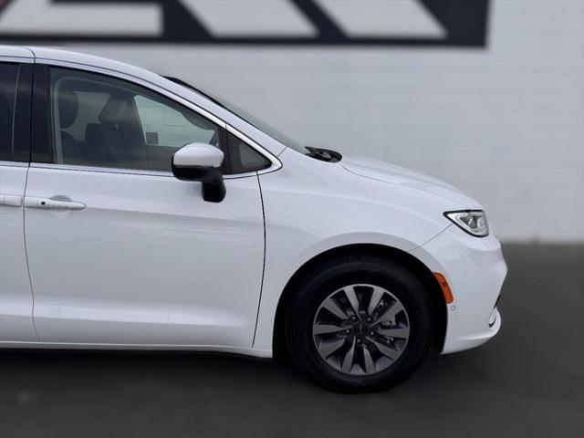 2023 chrysler pacifica hybrid touring l