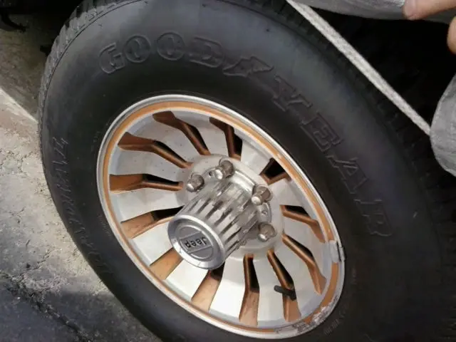 1986 jeep grand wagoneer ( done project jeep,, needs only paint )