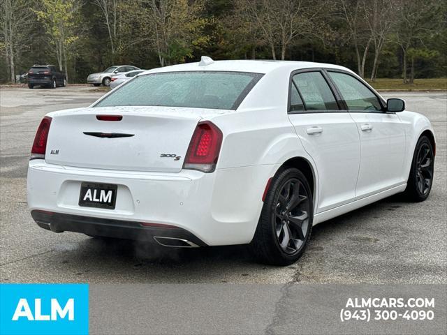 2022 chrysler 300 s