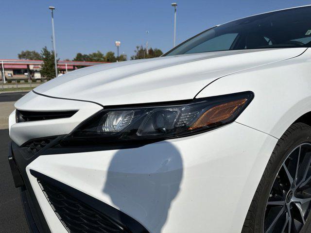 2022 toyota camry se