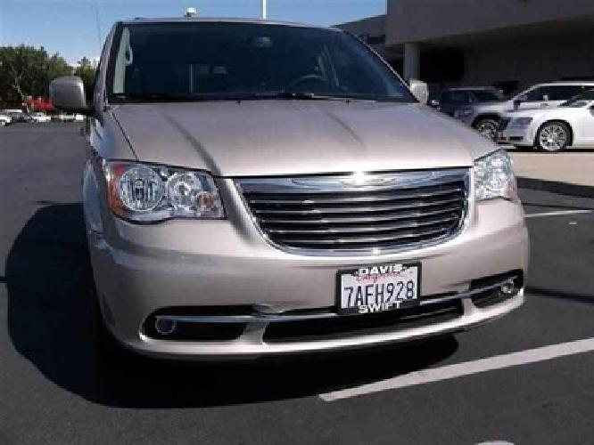 2013 chrysler town & country touring in davis, ca