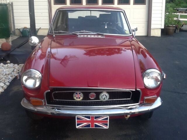 mgb 1970 mgb gt , chrome wire wheels , rebuilt motor , extra hatchback door