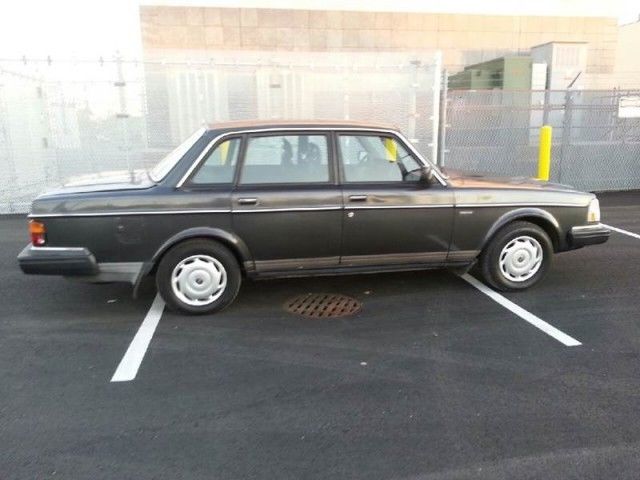1990 volvo 240 dl 4dr sedan garage kept