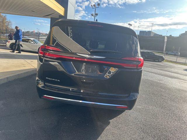 2022 chrysler pacifica touring-l