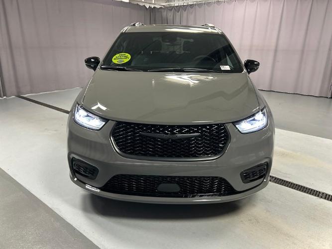 new 2024 chrysler pacifica touring l