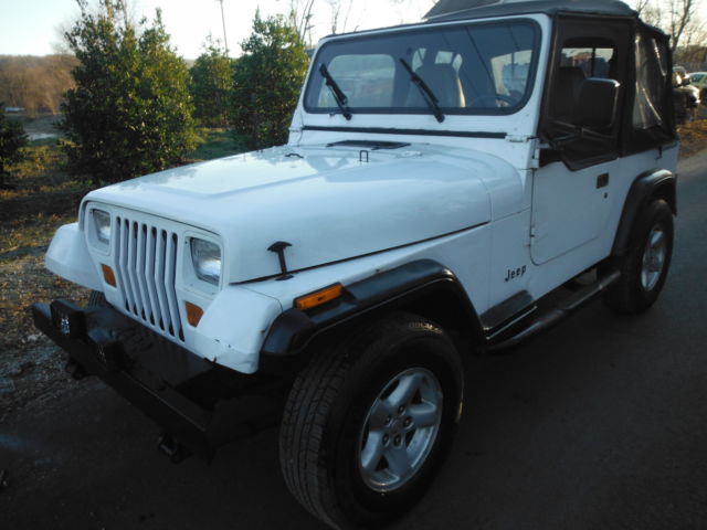 1994 jeep wrangler 4x4 5 speed soft top 2.5 liter 4 cylinder engine