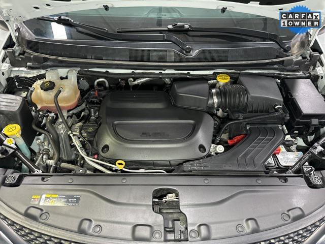 2022 chrysler voyager lx
