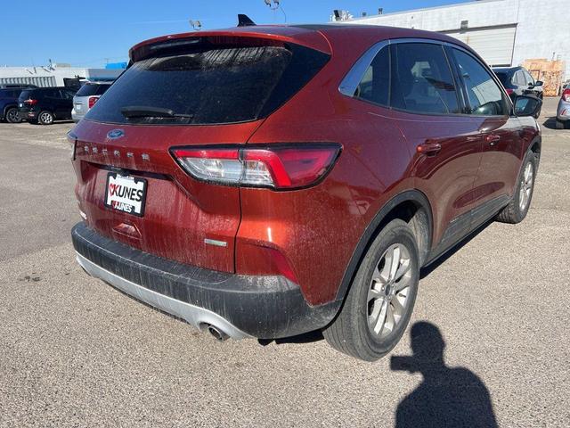2020 ford escape se