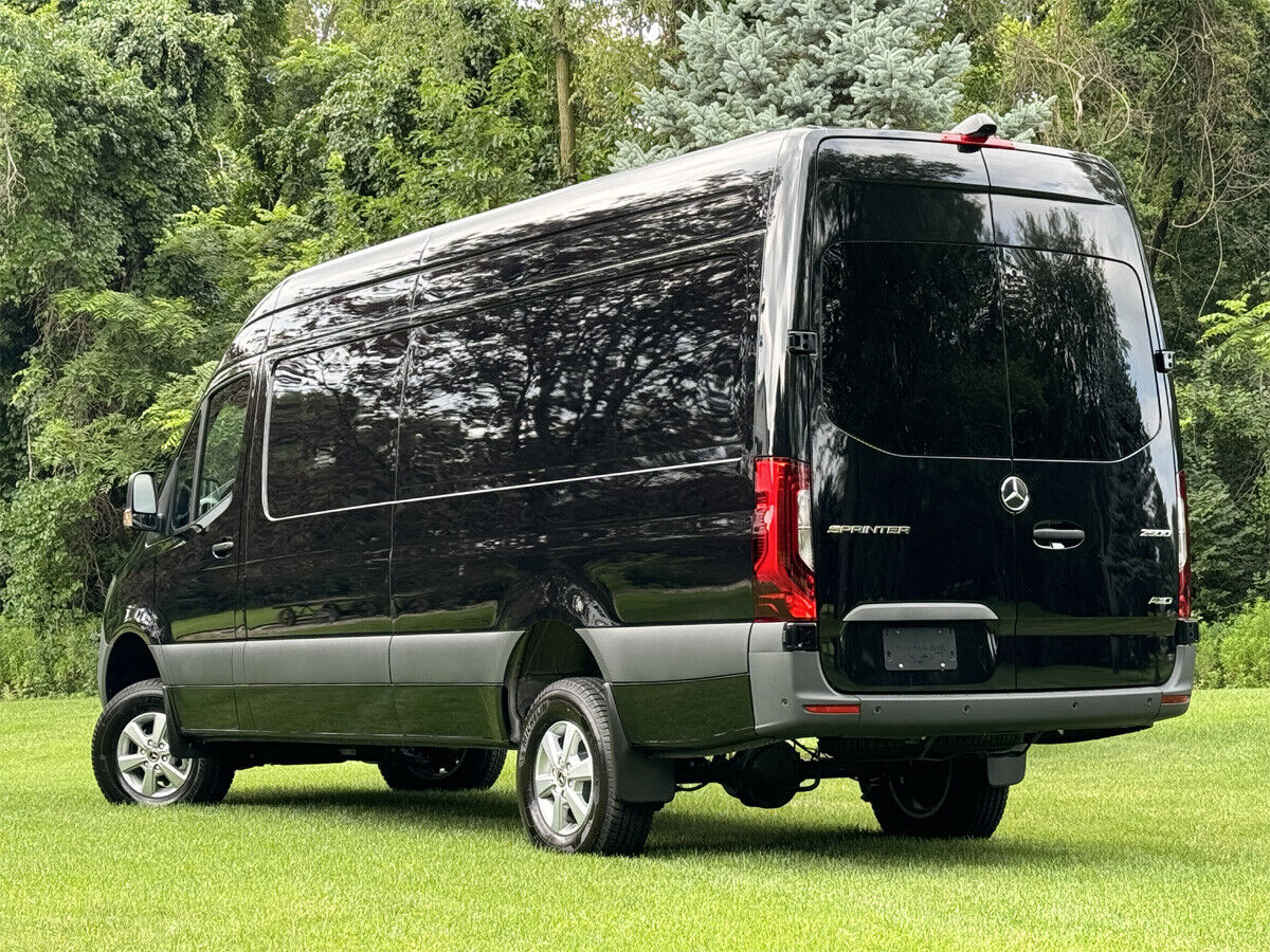 2024 mercedes-benz sprinter 2500 170-in. wb awd co3 package hid power door