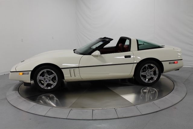 extremely low miles! showroom ready! - l98 350 v-8 / 17in chrome zr1 wheels
