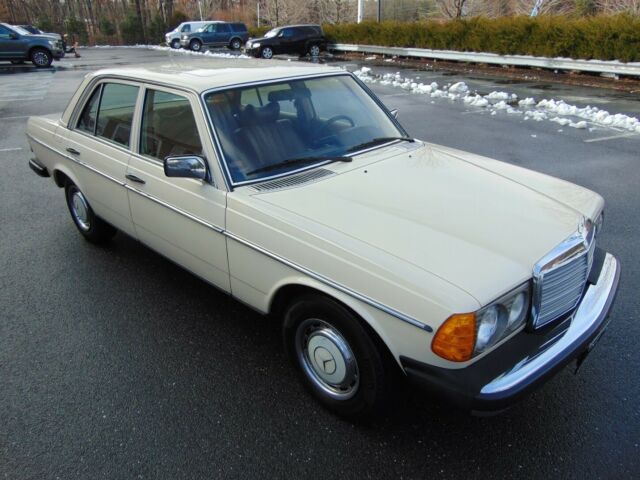 1977 mercedes-benz 300d no reserve auction read description !!!!