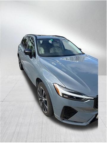 2024 volvo xc60 b5 plus dark theme