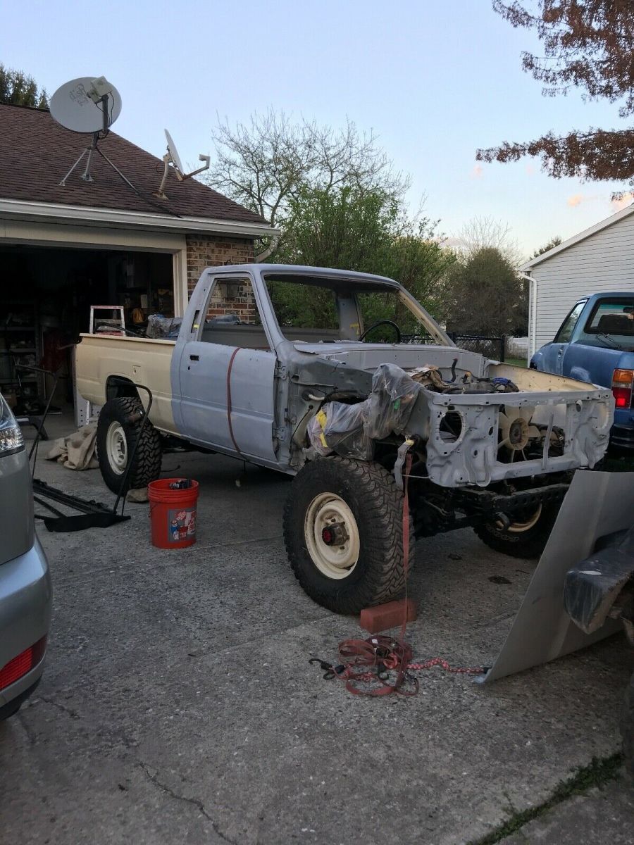 1986 toyota pickup truck project truck needs repairs