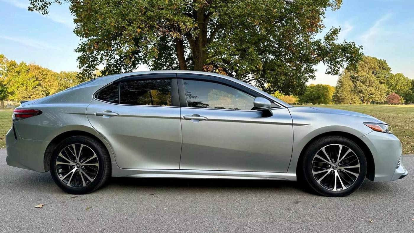2018 toyota camry se