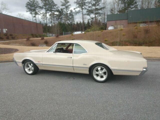 1966 oldsmobile cutlass 330 ci four barrel with dual exhaust sounds really nice!