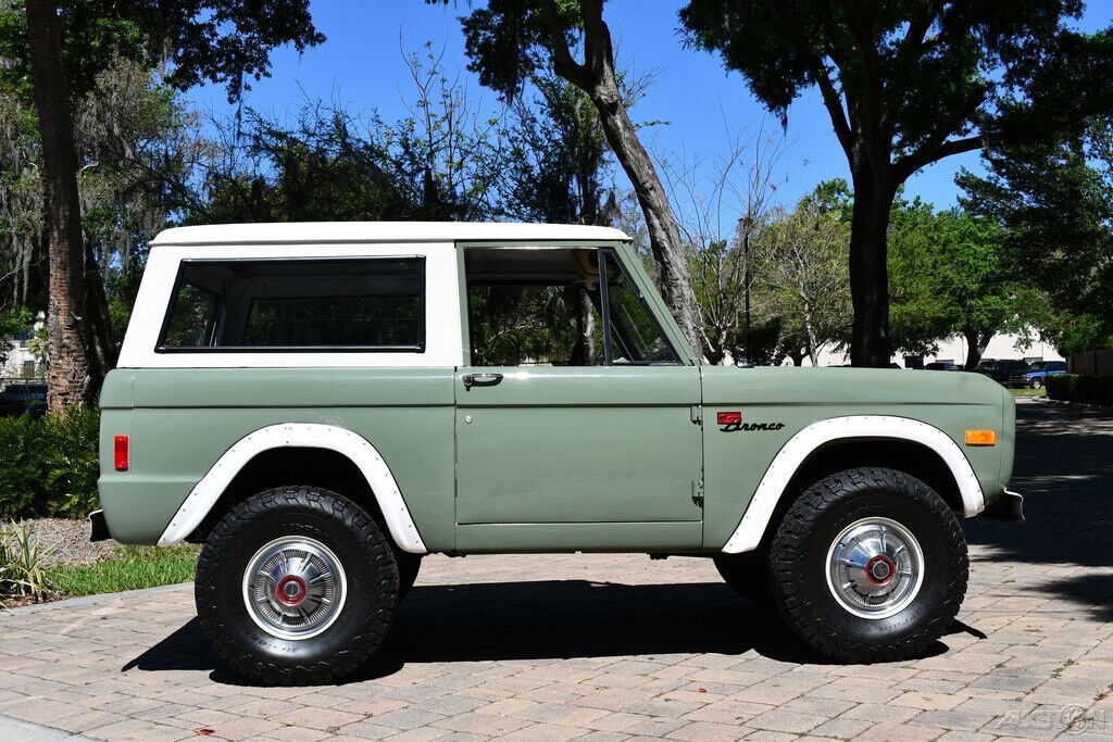 recently restored 1977 ford bronco sport 302ci v8 3 speed power steering 4x4