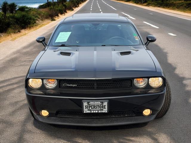 2014 dodge challenger sxt