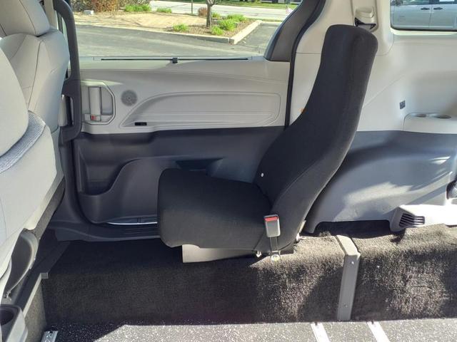 2024 toyota sienna le