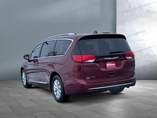 2018 chrysler pacifica touring l front-wheel drive passenger van in iowa city, iowa