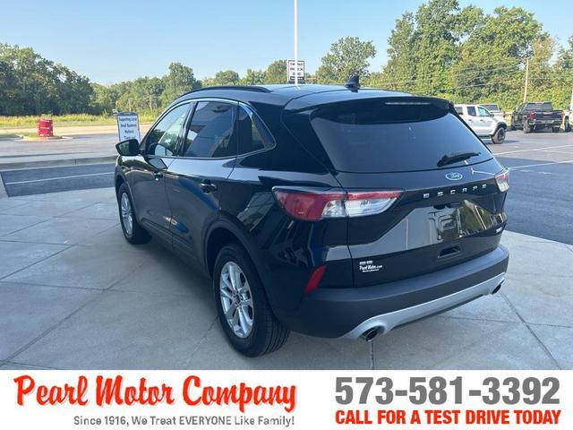 2020 ford escape se