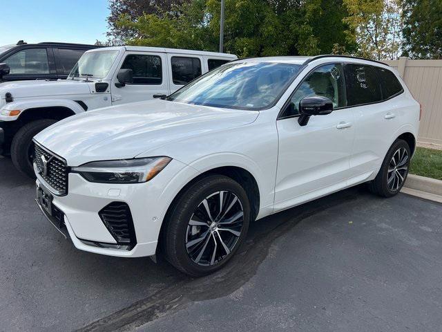 2024 volvo xc60 b5 plus dark theme