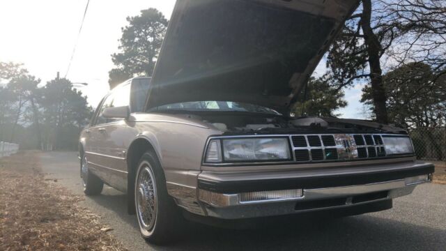 1990 oldsmobile 98 regency brougham show quality!