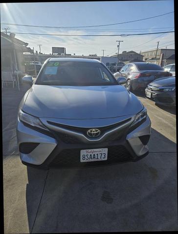 2020 toyota camry se
