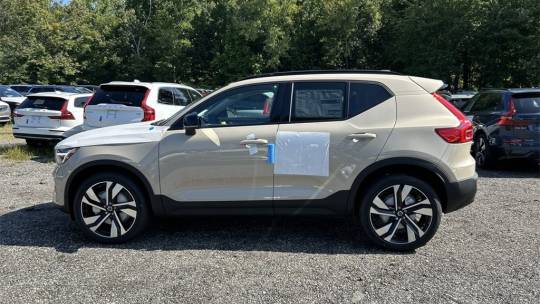 2025 Volvo XC40