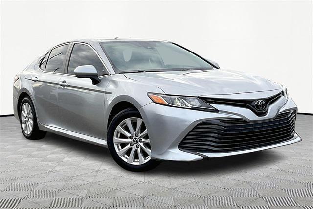 2020 toyota camry le