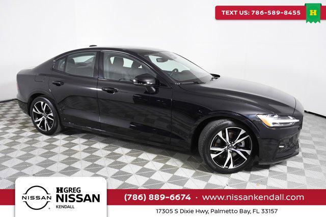 2024 volvo s60 b5 plus dark theme