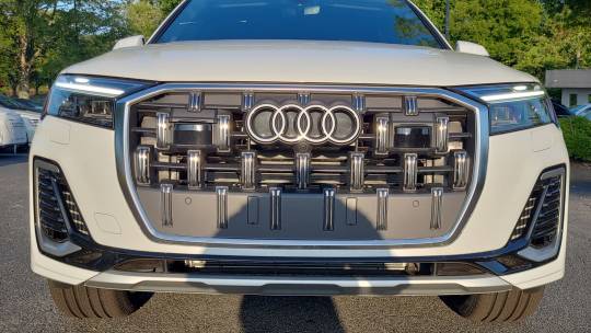 2025 Audi Q7 55 premium plus