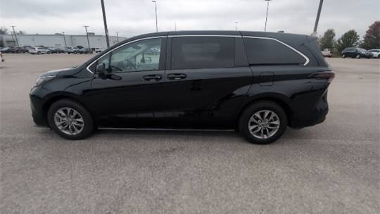 2023 toyota sienna le 8-passenger