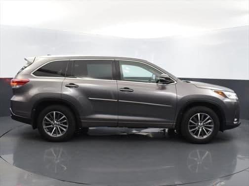 2018 toyota highlander xle in otsego, minnesota