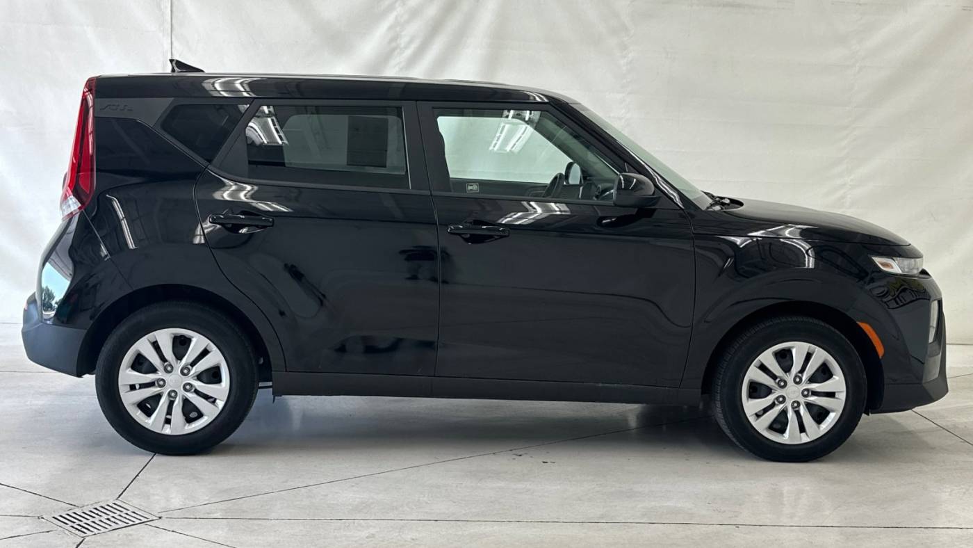2022 kia soul lx