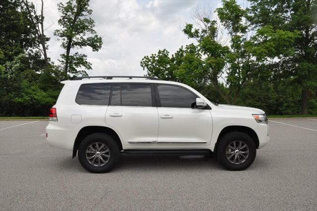 2020 toyota land cruiser base