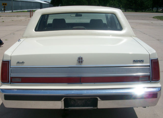 1989 lincoln town car sedan 4-door 5.0l