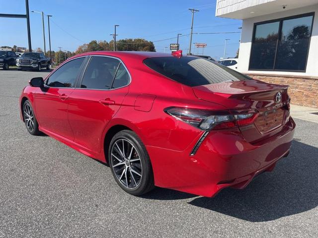 2022 toyota camry se