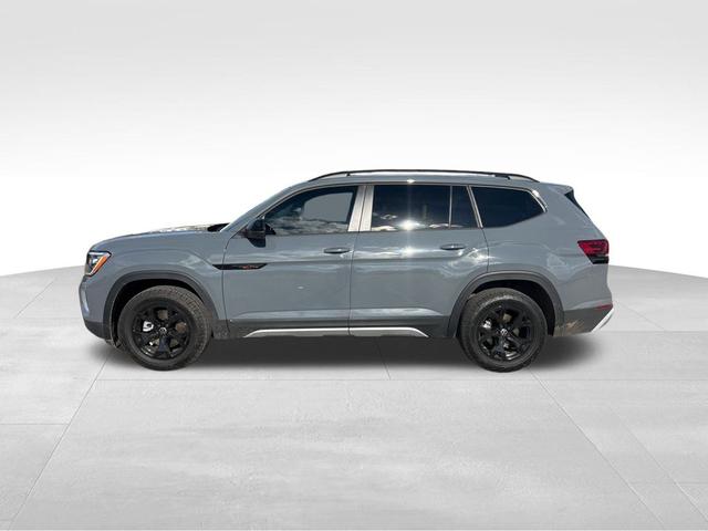 2024 volkswagen atlas 2.0t peak edition se w/technology