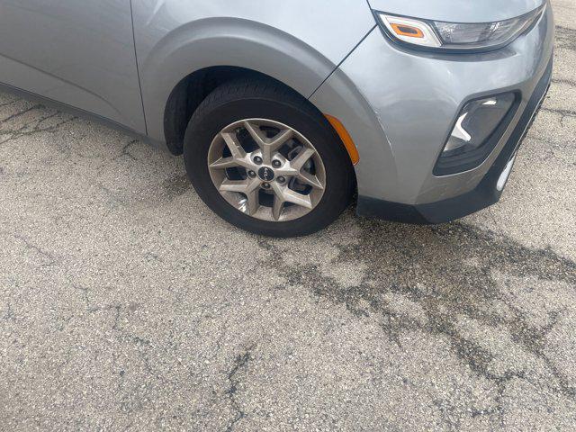 2022 kia soul lx