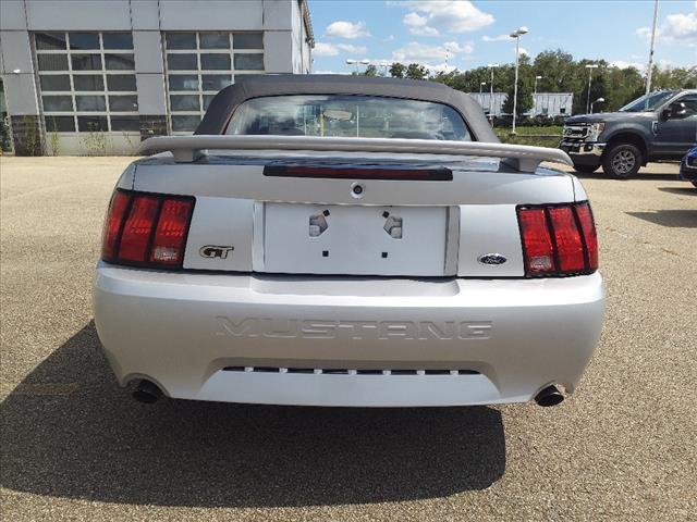 2004 ford mustang gt