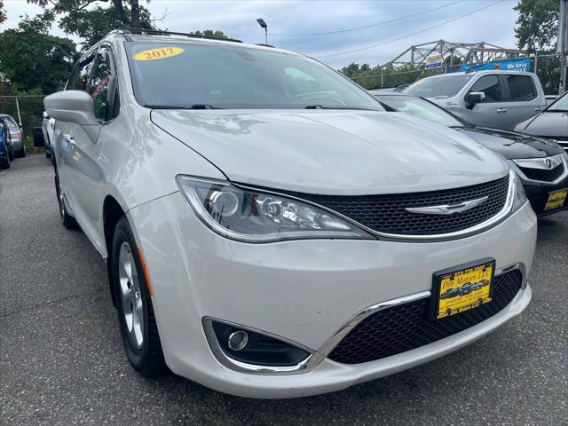 2017 chrysler pacifica touring-l plus
