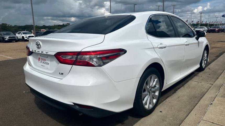2020 toyota camry le