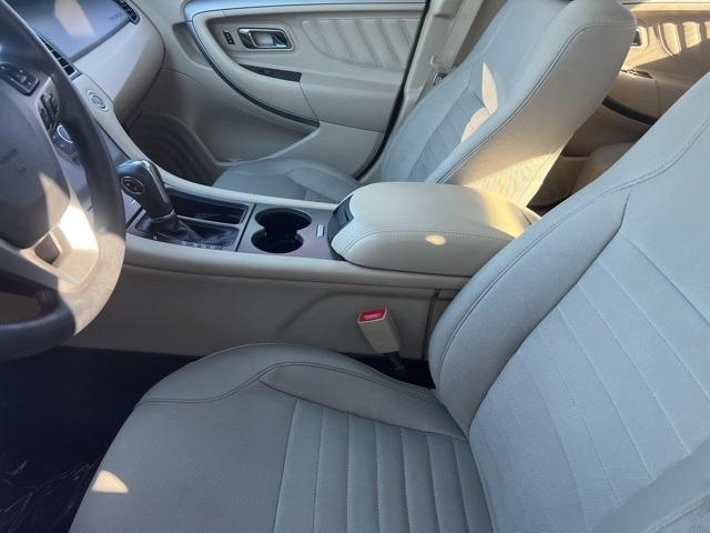2018 ford taurus se