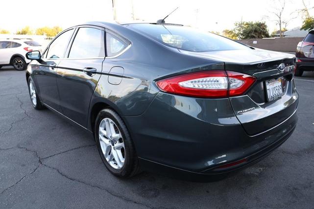 2016 ford fusion se