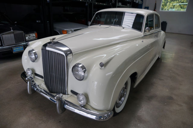 25150 miles 6.2l v8 automaticv8 sedan