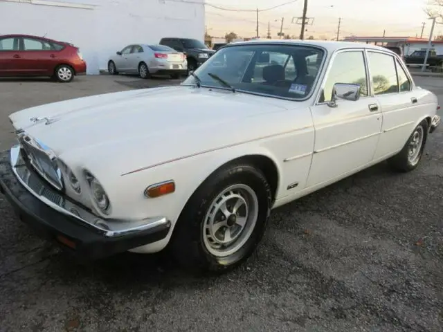 3 day! /sharp * xj6 *(( 4.2l v6... white & red...sunroof...classic ))no reserve