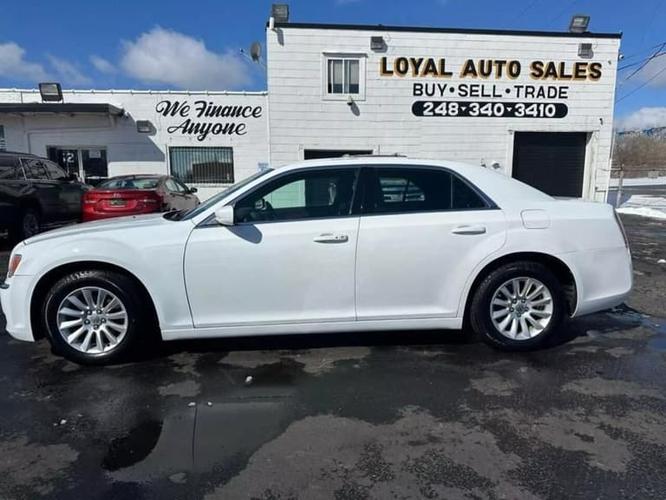 2012 chrysler 300 300 sedan 4d in pontiac, michigan