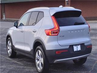 2020 Volvo XC40 t5 momentum