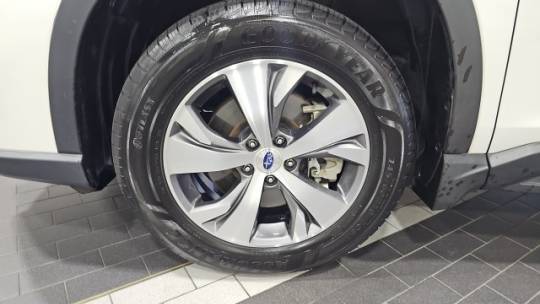 2019 subaru ascent premium 8-passenger
