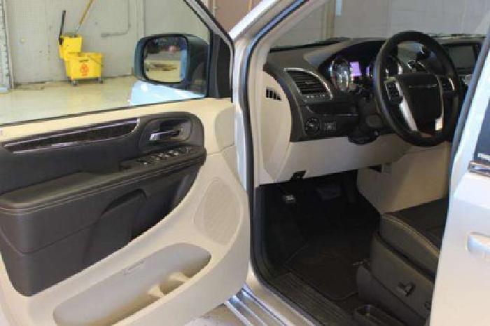 2012 chrysler town & country touring in davenport, fl